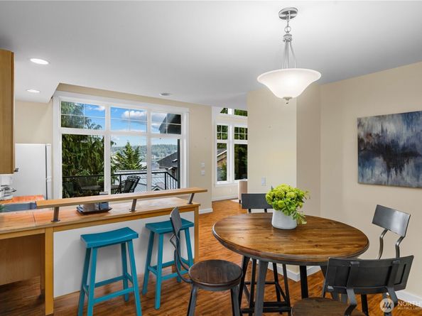 528 W Lake Sammamish Parkway SE, Bellevue WA 98008