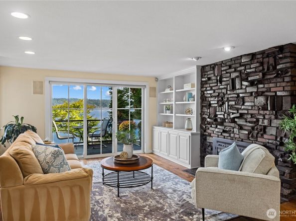 528 W Lake Sammamish Parkway SE, Bellevue WA 98008