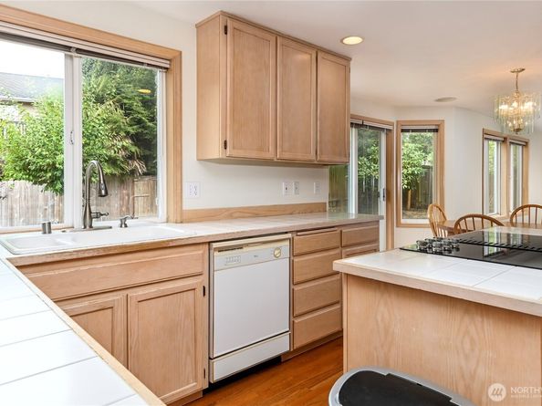 17310 37th Avenue W, Lynnwood WA 98037
