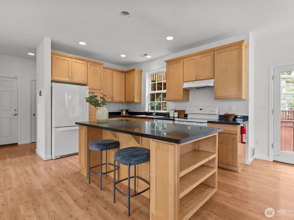 11300 Goodwin Way NE, Seattle WA 98125