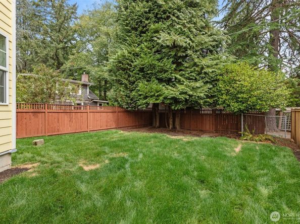 11300 Goodwin Way NE, Seattle WA 98125