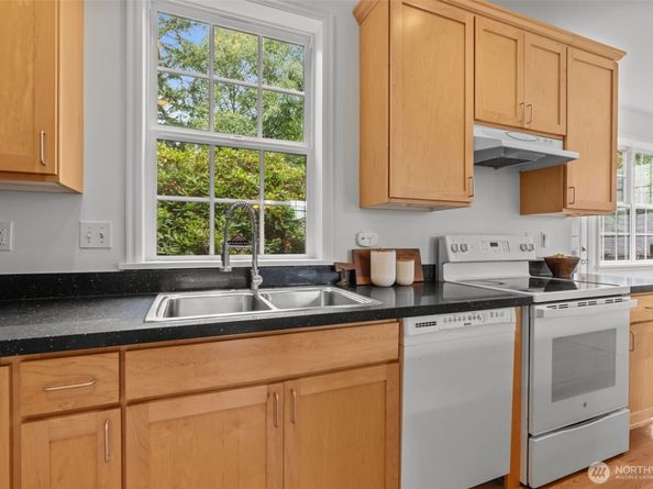 11300 Goodwin Way NE, Seattle WA 98125