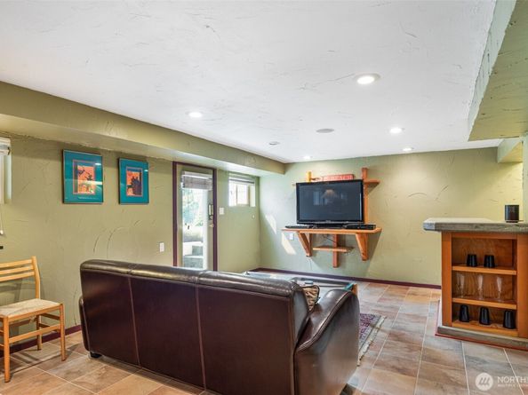 16742 45th Avenue NE, Lake Forest Park WA 98155