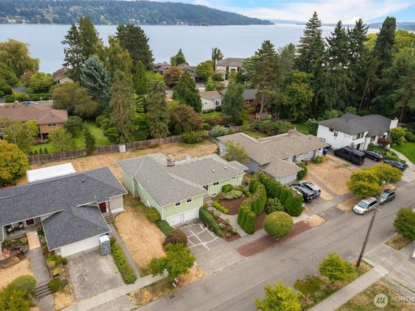 16742 45th Avenue NE, Lake Forest Park WA 98155