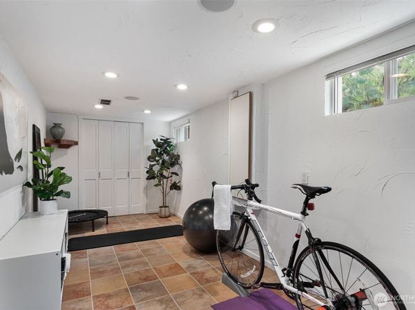 16742 45th Avenue NE, Lake Forest Park WA 98155