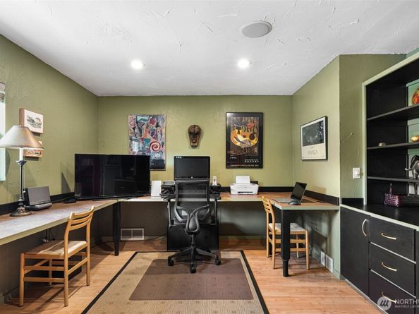 16742 45th Avenue NE, Lake Forest Park WA 98155