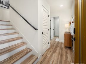 2113 6th Ave W B, Seattle WA 98119