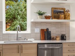 2113 6th Ave W B, Seattle WA 98119