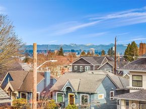 2113 6th Ave W B, Seattle WA 98119