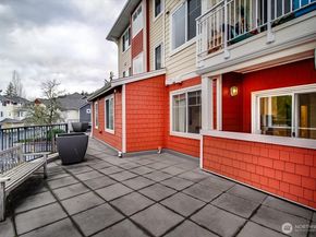 517 225th Lane NE E102, Sammamish WA 98074