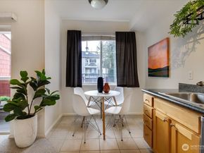 517 225th Lane NE E102, Sammamish WA 98074