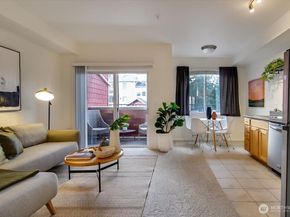 517 225th Lane NE E102, Sammamish WA 98074