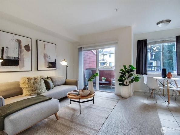 517 225th Lane NE E102, Sammamish WA 98074