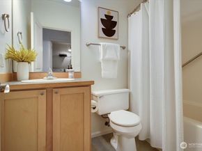 517 225th Lane NE E102, Sammamish WA 98074