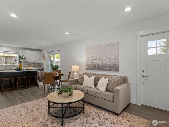 712 NW 95th Street, Seattle WA 98117