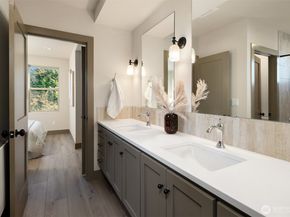 5037 25th Avenue SW, Seattle WA 98106