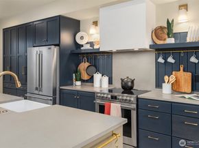 5037 25th Avenue SW, Seattle WA 98106