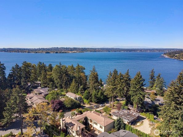 802 16th Avenue W, Kirkland WA 98033