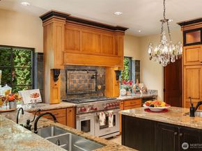 802 16th Avenue W, Kirkland WA 98033