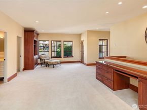 802 16th Avenue W, Kirkland WA 98033