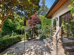 802 16th Avenue W, Kirkland WA 98033