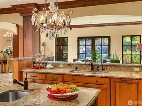 802 16th Avenue W, Kirkland WA 98033