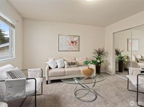 5036 NE 4th PL, Renton WA 98059