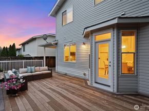 5036 NE 4th PL, Renton WA 98059