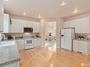 5036 NE 4th PL, Renton WA 98059