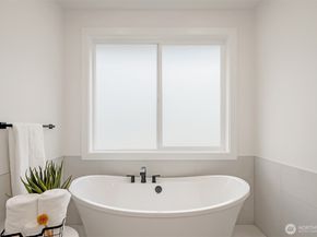 5816 NE 4th Place, Renton WA 98059