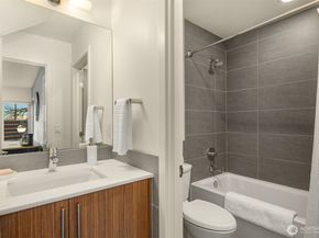 928 34th Avenue, Seattle WA 98122