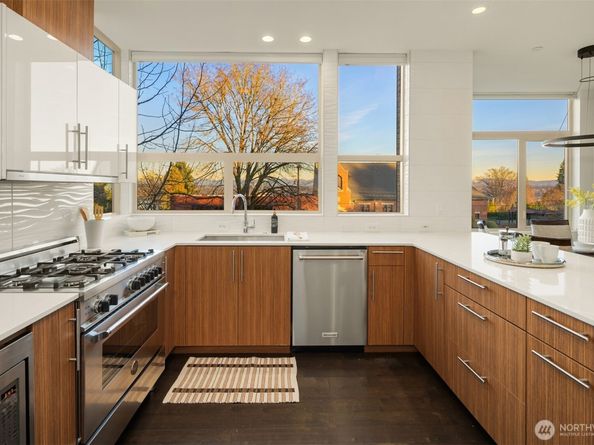 928 34th Avenue, Seattle WA 98122