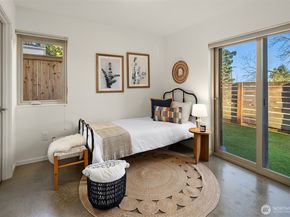 928 34th Avenue, Seattle WA 98122