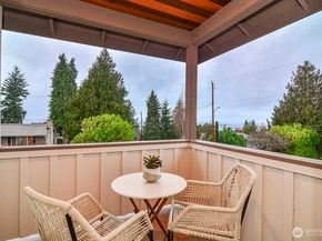 10202 44th Avenue SW, Seattle WA 98146