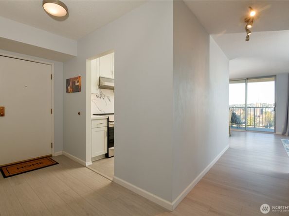 4540 8th Avenue NE 1605, Seattle WA 98105