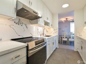 4540 8th Avenue NE 1605, Seattle WA 98105