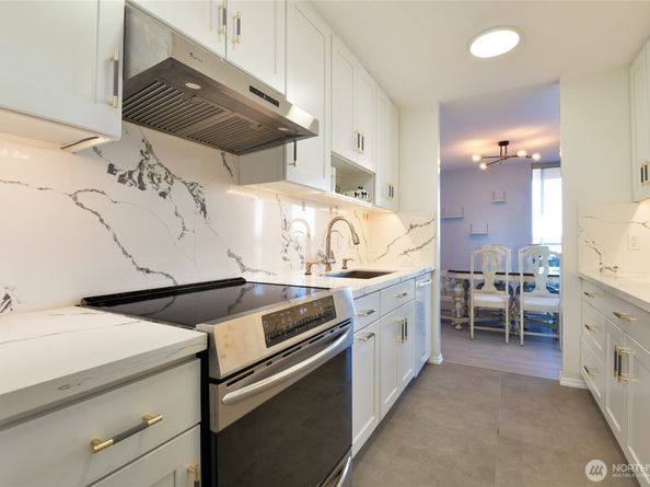4540 8th Avenue NE 1605, Seattle WA 98105