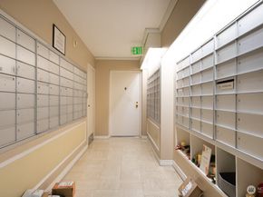 4540 8th Avenue NE 1605, Seattle WA 98105