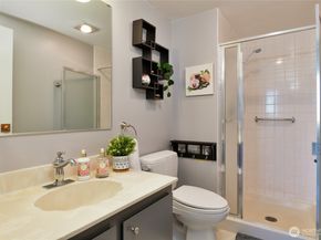 4540 8th Avenue NE 1605, Seattle WA 98105