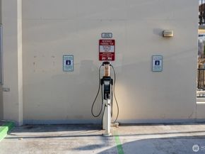 4540 8th Avenue NE 1605, Seattle WA 98105