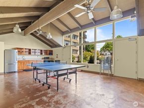 4540 8th Avenue NE 1605, Seattle WA 98105