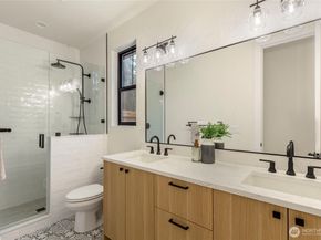 11116 116th Avenue NE 4, Kirkland WA 98033