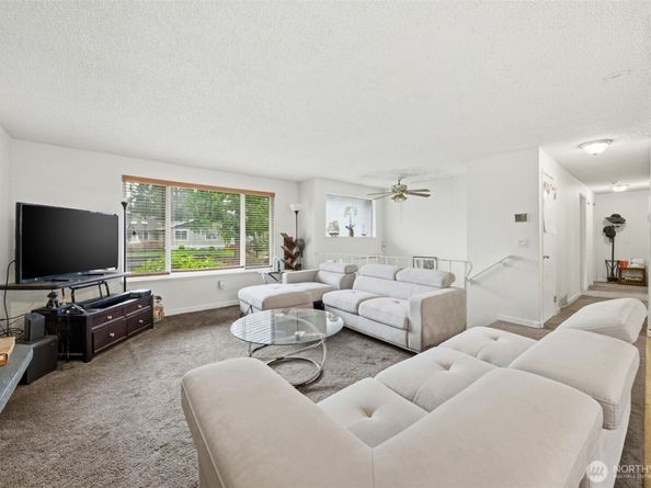 2012 S 332nd Street, Federal Way WA 98003