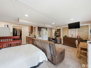 2012 S 332nd Street, Federal Way WA 98003