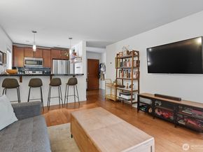 900 Summit Avenue E 303, Seattle WA 98102