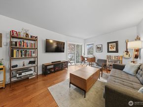 900 Summit Avenue E 303, Seattle WA 98102