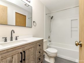 17311 119th LN SE J#3, Renton WA 98058