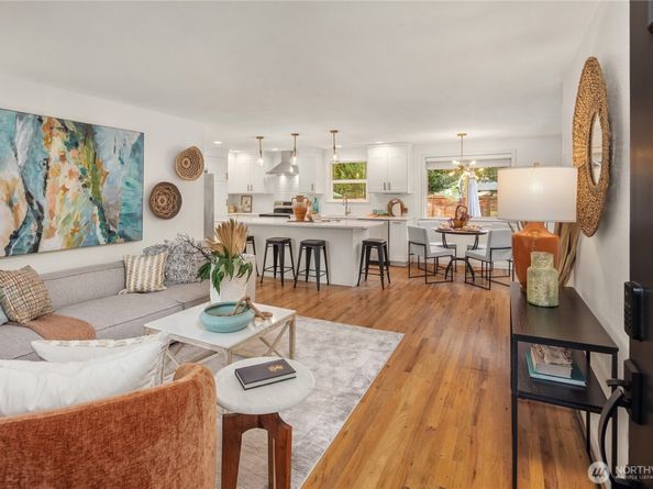 15812 196th Place NE, Woodinville WA 98077