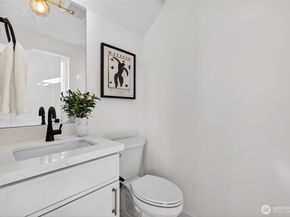 5516 25th Avenue NE, Seattle WA 98105