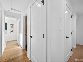 5516 25th Avenue NE, Seattle WA 98105